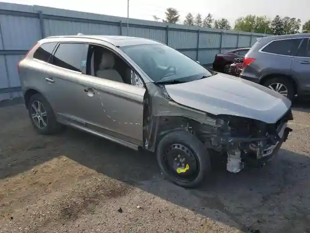 YV4902RCXF2590931 2015 VOLVO XC60-3
