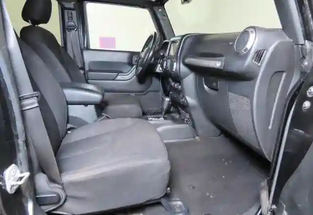 1C4HJWDG8JL927497 2018 JEEP WRANGLER-4