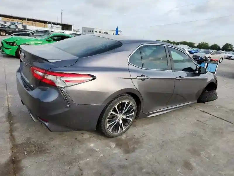 4T1B11HK4JU582613 2018 TOYOTA CAMRY-2