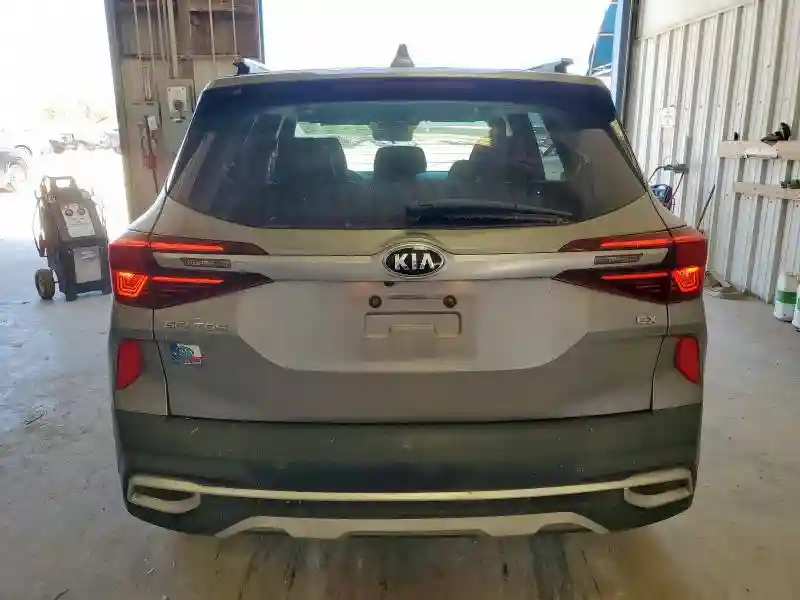 KNDERCAA4M7095597 2021 KIA SELTOS-5