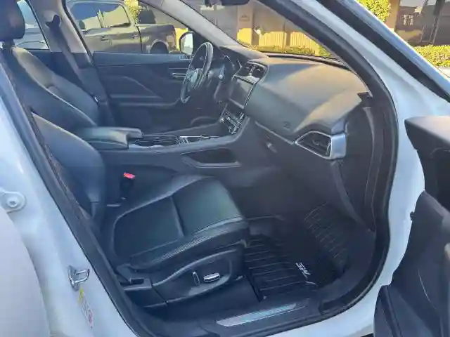 SADCJ2FX2KA610557 2019 JAGUAR F-PACE-4