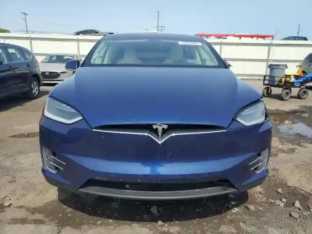 5YJXCDE2XJF102402 2018 TESLA MODEL X-4