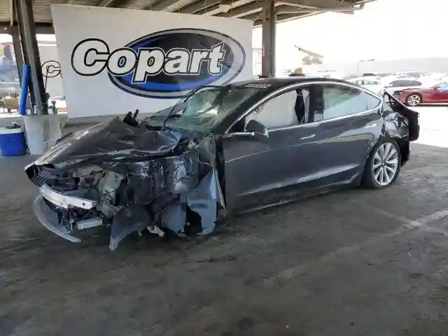 5YJ3E1EA2JF061083 2018 TESLA MODEL 3-0