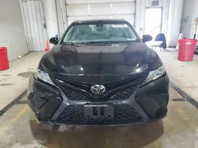 4T1B11HK4JU153570 2018 TOYOTA CAMRY-4