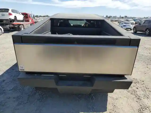 7G2CEHEDXRA010522 2024 TESLA CYBERTRUCK-5