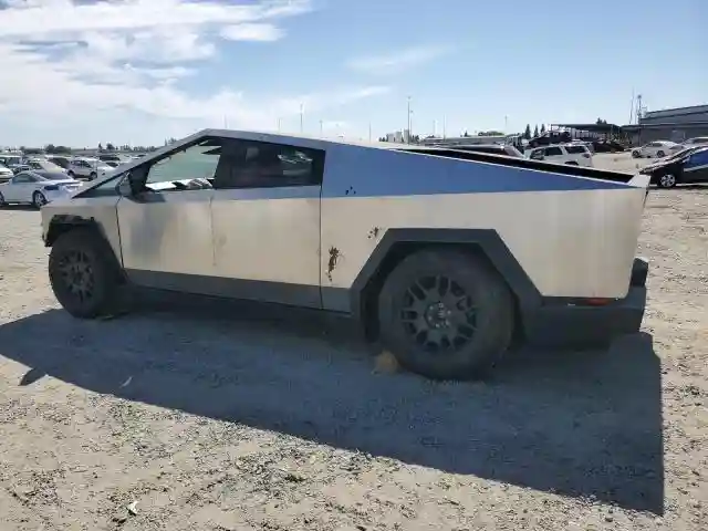 7G2CEHEDXRA010522 2024 TESLA CYBERTRUCK-1