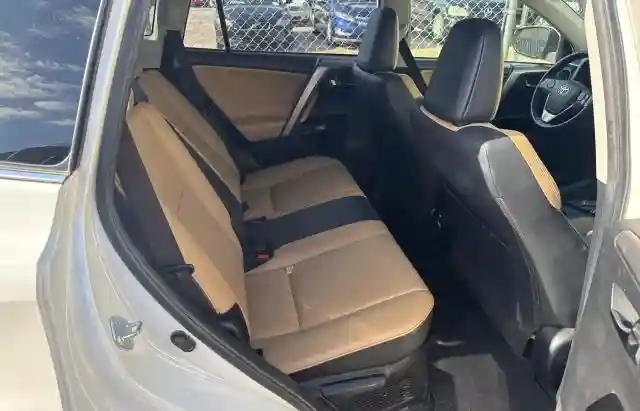 JTMDJREV5HD106150 2017 TOYOTA RAV4-5