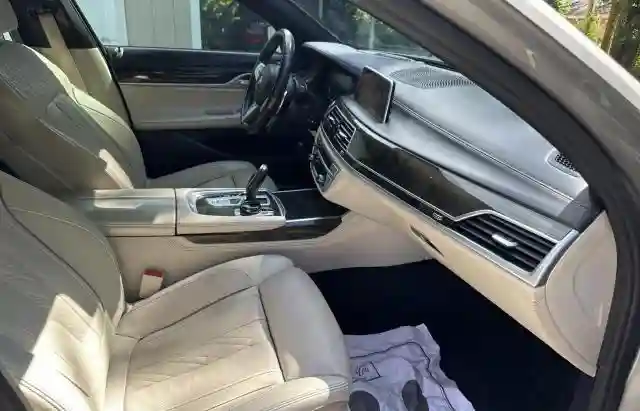 WBA7U2C05LGJ59633 2020 BMW 7 SERIES-4