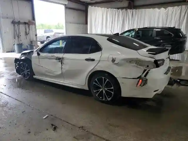 4T1B11HKXJU151838 2018 TOYOTA CAMRY-1
