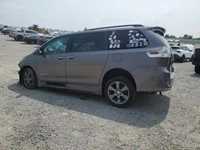 5TDXZ3DC3HS873163 2017 TOYOTA SIENNA-1