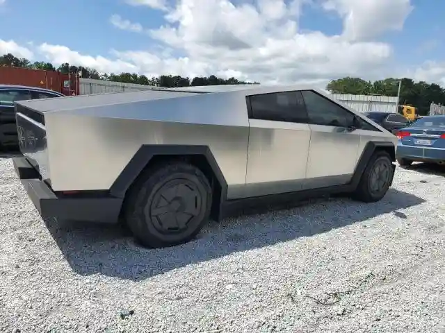 7G2CEHED4RA040504 2024 TESLA CYBERTRUCK-2
