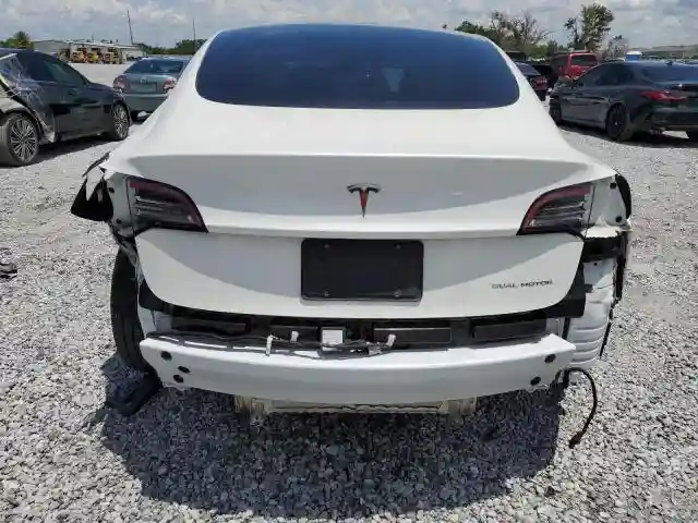 5YJ3E1EB4NF347564 2022 TESLA MODEL 3-5