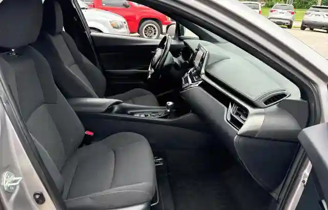 NMTKHMBXXJR048041 2018 TOYOTA C-HR-4