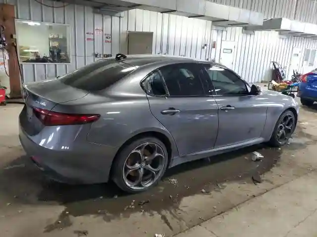 ZARFAEEN9H7561895 2017 ALFA ROMEO GIULIA-2