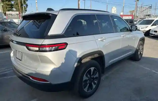 1C4RJYB61RC117425 2024 JEEP GRAND CHEROKEE-3