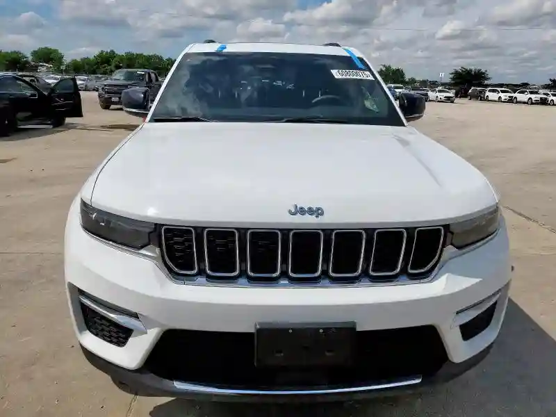 1C4RJYB67R8520621 2024 JEEP GRAND CHEROKEE-4