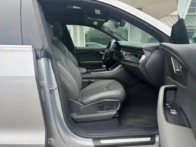 WA1BVAF19KD030815 2019 AUDI Q8-4