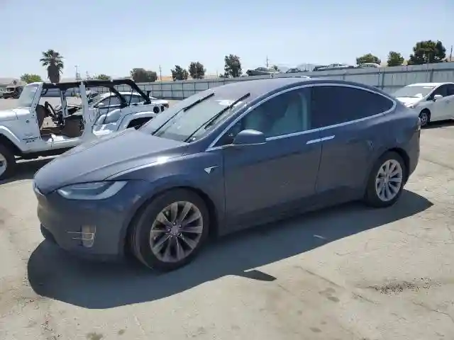 5YJXCDE24JF106610 2018 TESLA MODEL X-0
