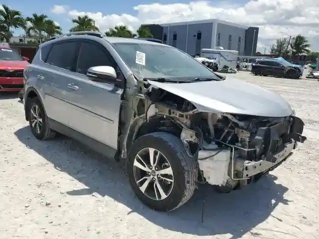 2T3WFREV7JW423768 2018 TOYOTA RAV4-3