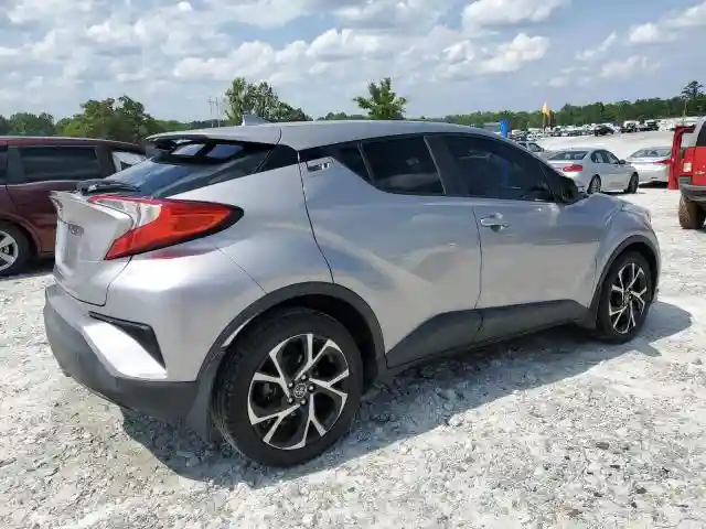 NMTKHMBXXJR031420 2018 TOYOTA C-HR-2