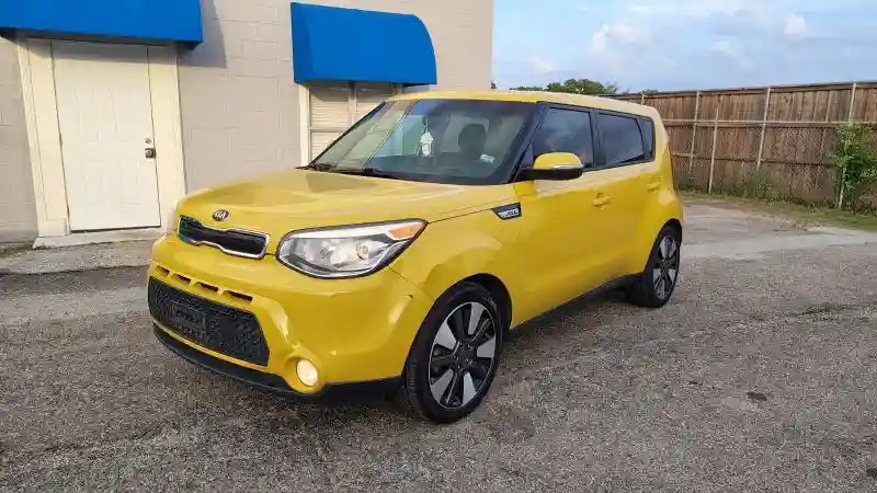 KNDJX3A58F7210230 2015 KIA SOUL-1
