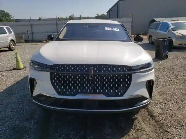 5LMPJ8J42RJ799565 2024 LINCOLN NAUTILUS P-4