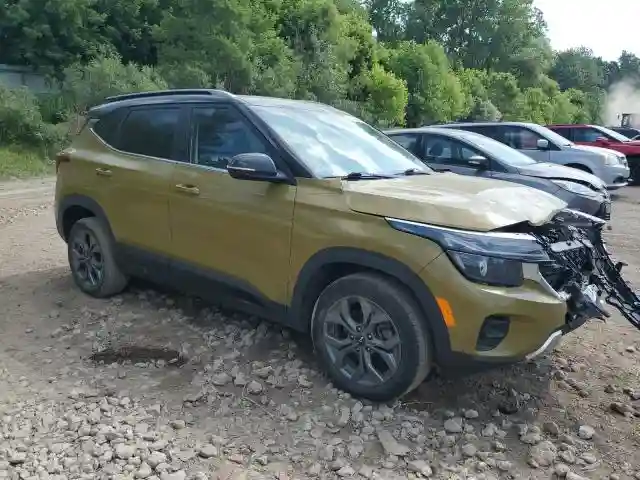 KNDEUCAA6R7573105 2024 KIA SELTOS-3
