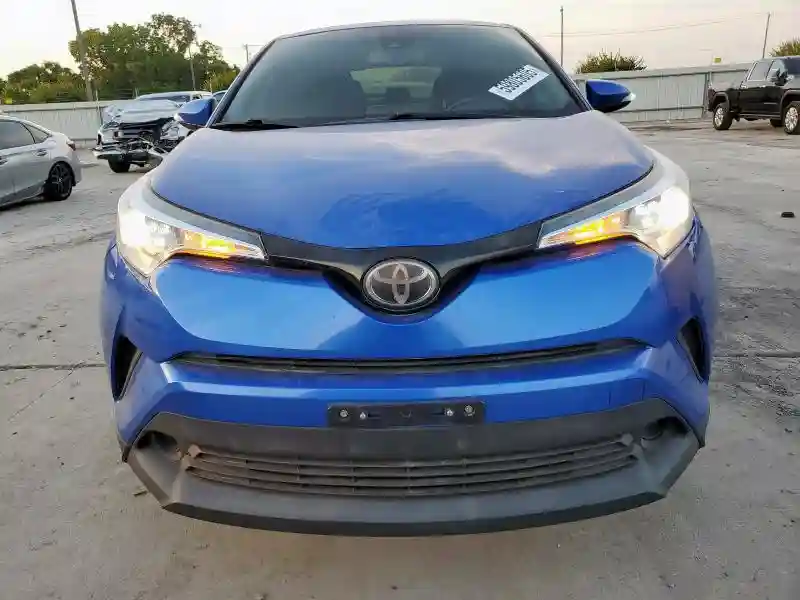 NMTKHMBX7JR004448 2018 TOYOTA C-HR-4