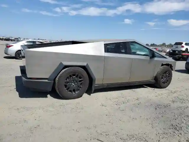 7G2CEHEDXRA010522 2024 TESLA CYBERTRUCK-2