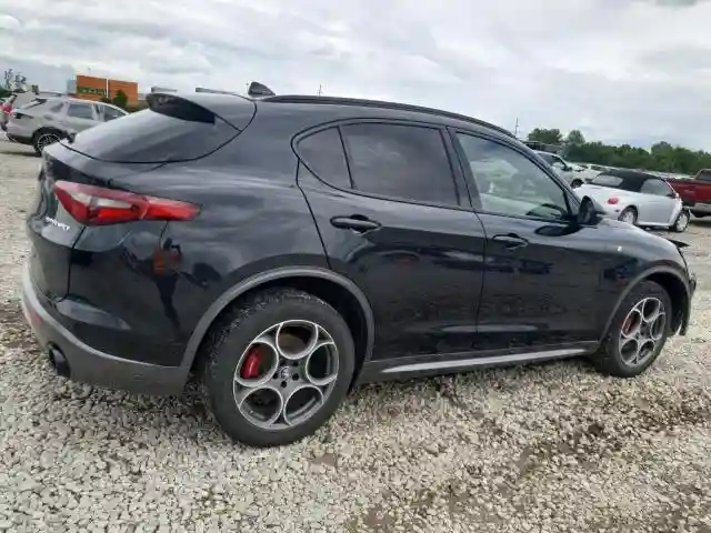 ZASPAKBN1N7D38304 2022 ALFA ROMEO STELVIO-2