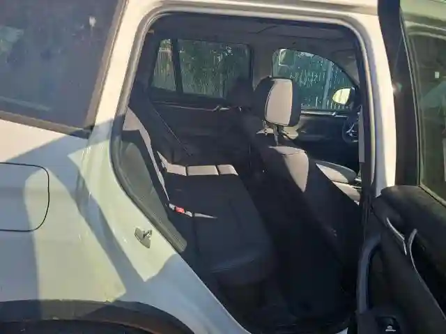 5UXWX9C56H0T03957 2017 BMW X3-5