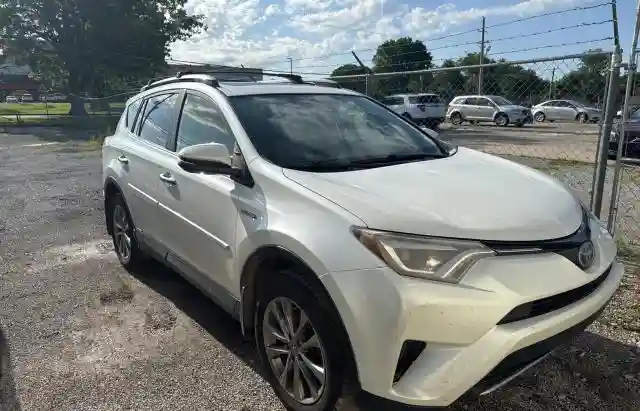 JTMDJREV5HD106150 2017 TOYOTA RAV4-0