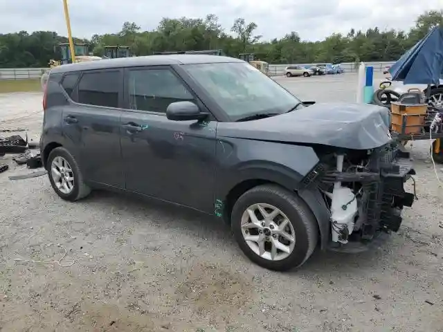 KNDJ23AU7N7808068 2022 KIA SOUL-3