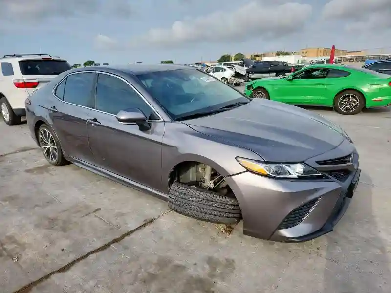 4T1B11HK4JU582613 2018 TOYOTA CAMRY-3