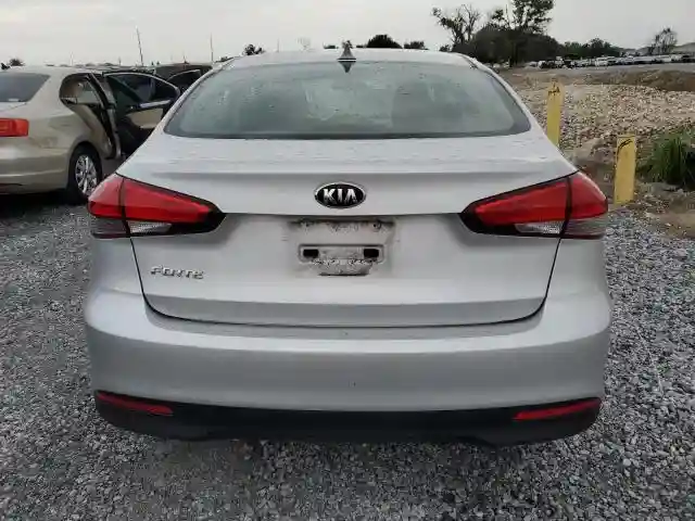 3KPFK4A74JE257677 2018 KIA FORTE-5