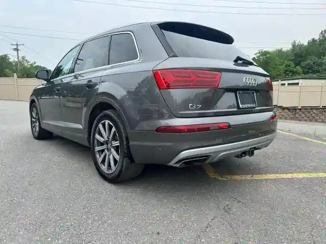 WA1LAAF73KD048392 2019 AUDI Q7-1