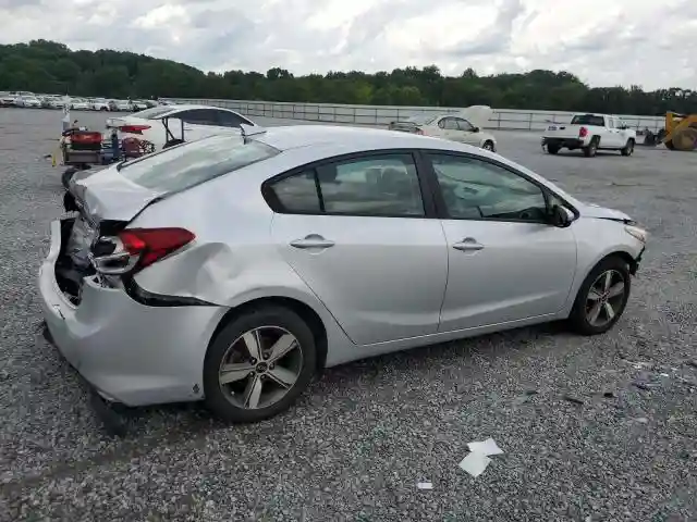 3KPFL4A72JE199582 2018 KIA FORTE-2
