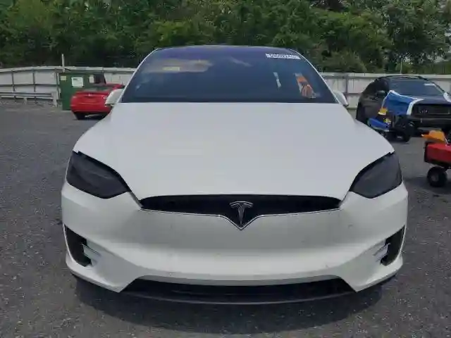 5YJXCBE21HF044498 2017 TESLA MODEL X-4