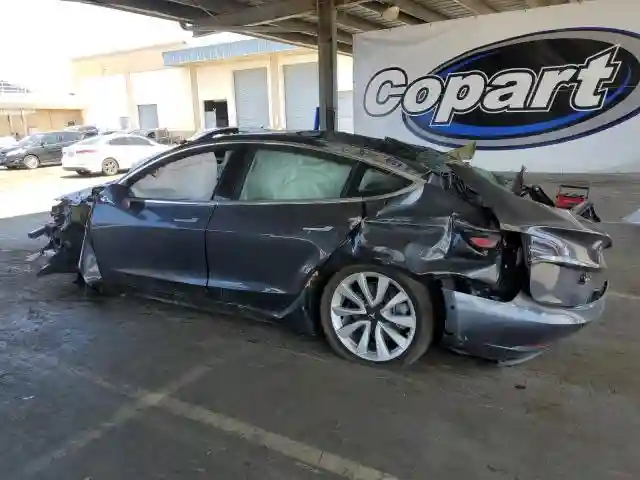 5YJ3E1EA2JF061083 2018 TESLA MODEL 3-1