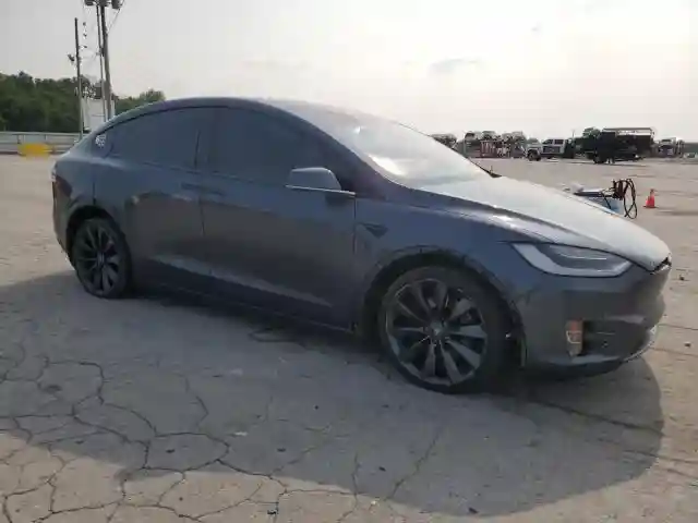 5YJXCBE23HF040517 2017 TESLA MODEL X-3