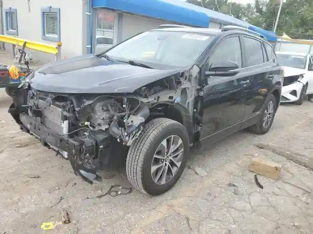 JTMRJREV6JD157913 2018 TOYOTA RAV4-0