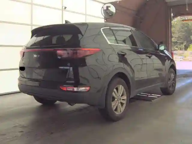 KNDPMCAC5J7435926 2018 KIA SPORTAGE-3