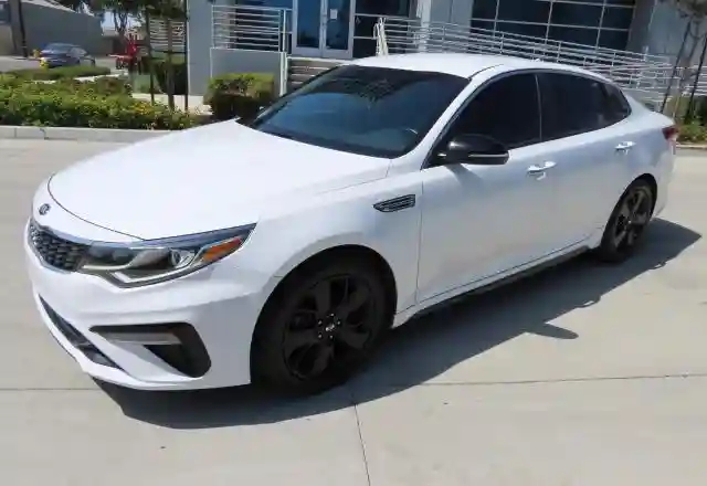 5XXGT4L36LG405415 2020 KIA OPTIMA-1