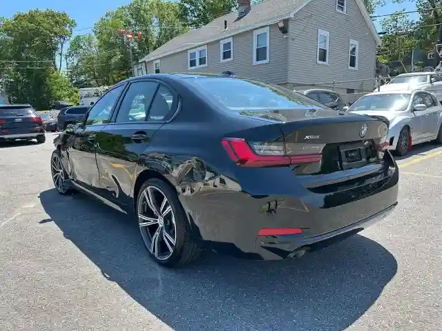 3MW89FF09P8D75692 2023 BMW 3 SERIES-1