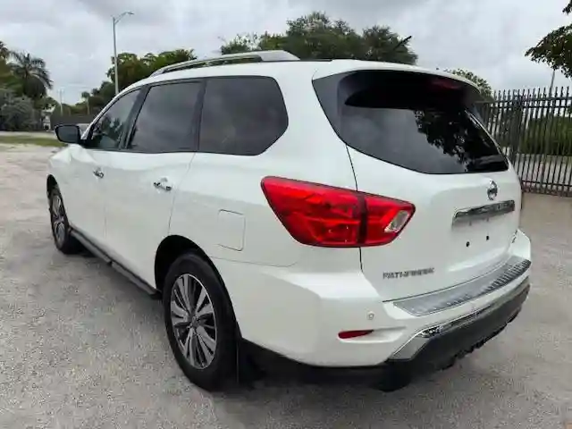5N1DR2MM1HC627750 2017 NISSAN PATHFINDER-1