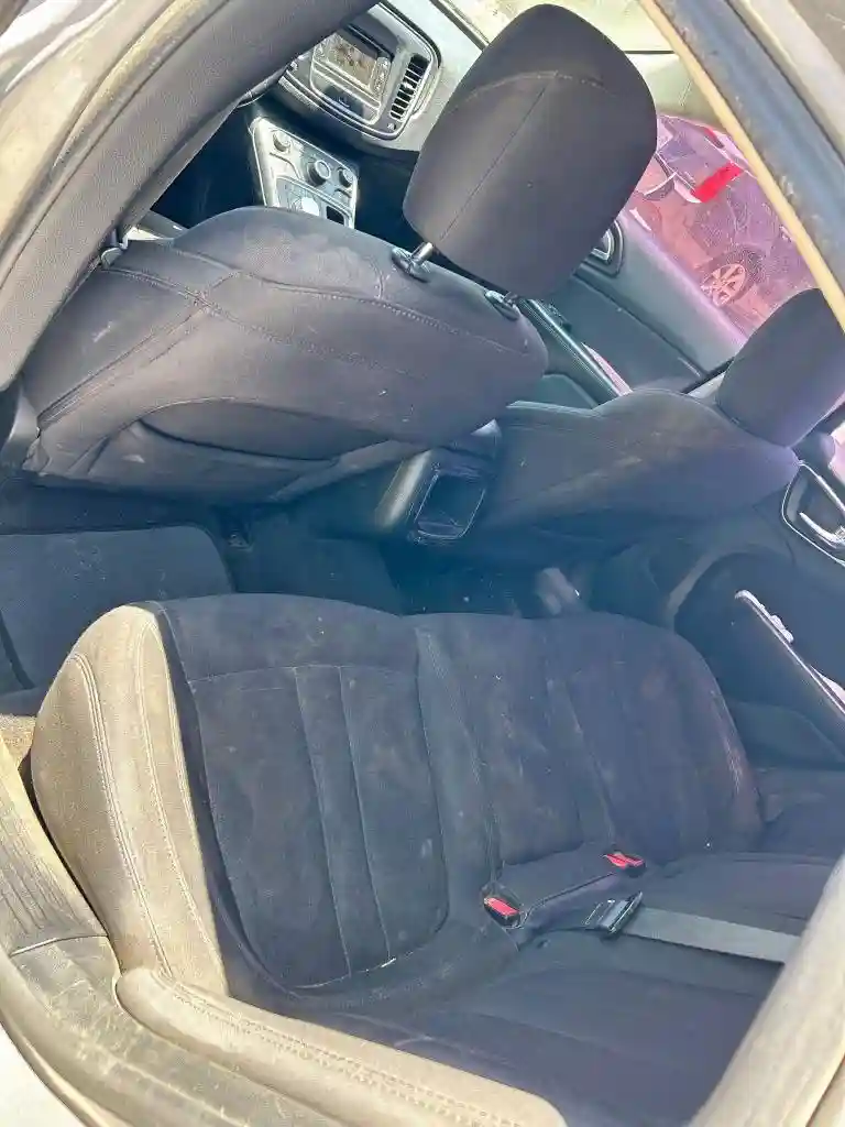 1C3CCCAB4FN660631 2015 CHRYSLER 200-5
