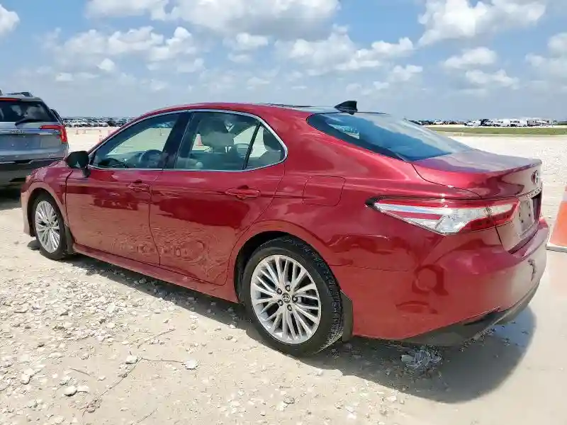 4T1BZ1HK8JU505073 2018 TOYOTA CAMRY-1
