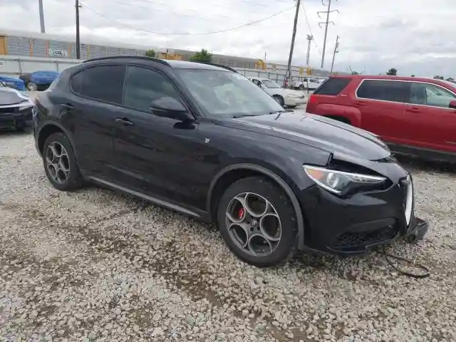 ZASPAKBN1N7D38304 2022 ALFA ROMEO STELVIO-3