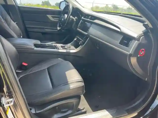 SAJBS4FXXJCY70760 2018 JAGUAR XF-4