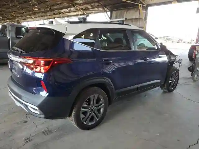 KNDEU2AA8M7050753 2021 KIA SELTOS-2